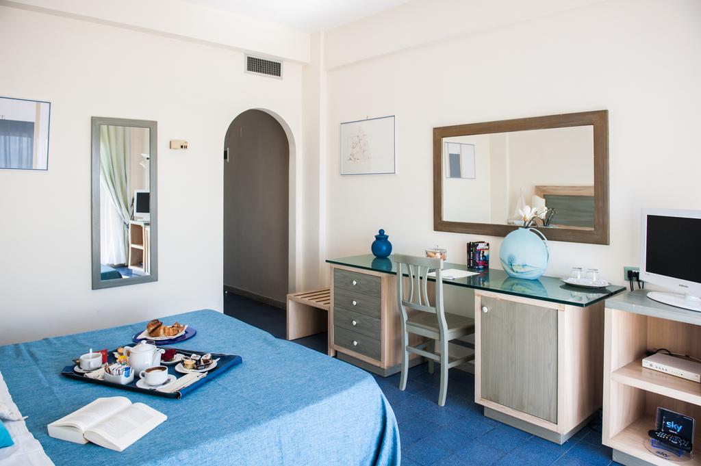 Summit Hotel Gaeta Esterno foto