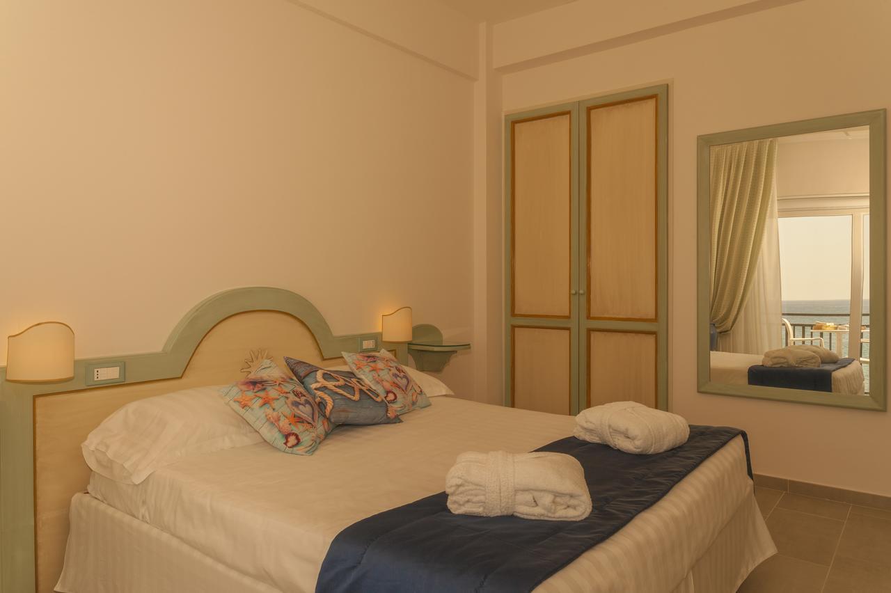 Summit Hotel Gaeta Esterno foto